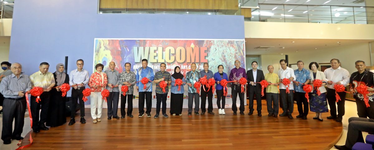 本报为媒体伙伴:“艺之桥”国际艺术营开幕