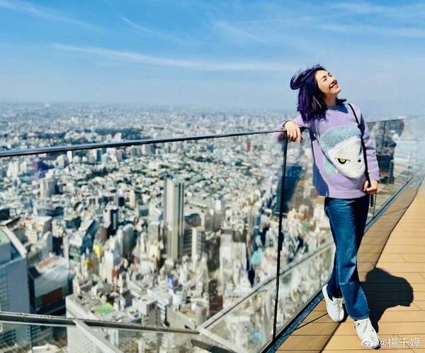 李嘉欣疑似过度P图 手臂竟少了一截