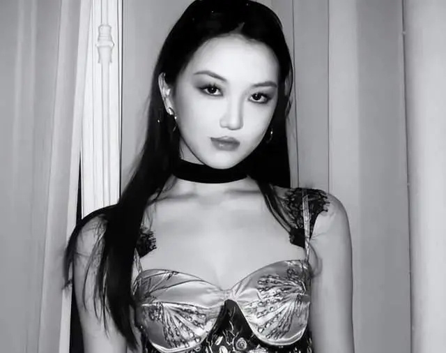 李嫣疑4度修复唇腭裂 上载手术照吐心声