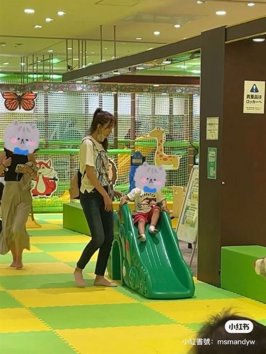 林志玲游乐场独自带娃被捕获 获夸超有耐性