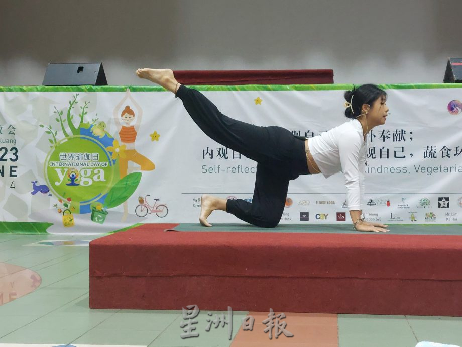 柔:乐活频道(7月4日刊):瑜伽不仅仅是运动 走入内心寻找身心灵平衡