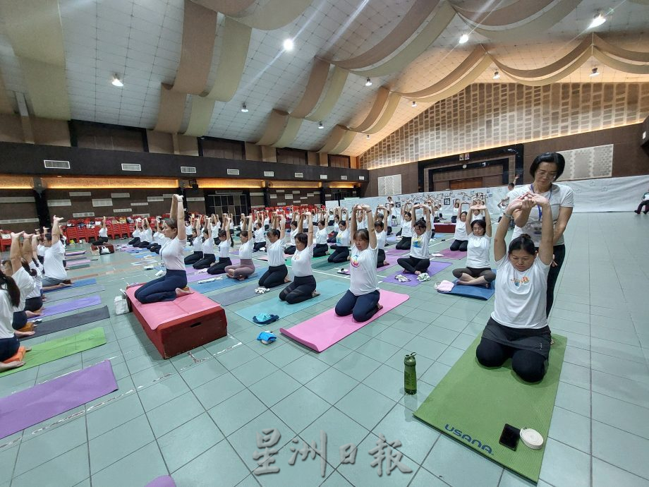 柔:乐活频道(7月4日刊):瑜伽不仅仅是运动 走入内心寻找身心灵平衡