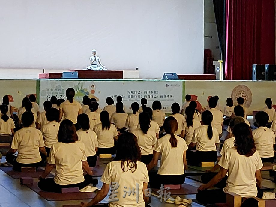 柔:乐活频道(7月4日刊):瑜伽不仅仅是运动 走入内心寻找身心灵平衡