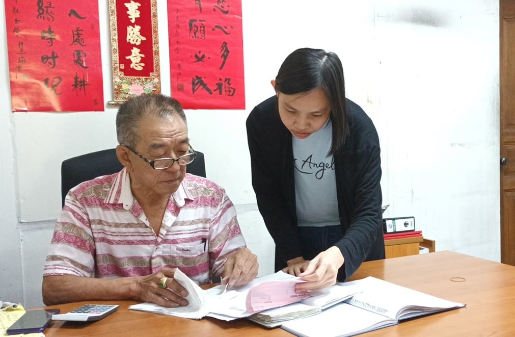 柔:报庆特辑:封面:新山场:派报人说故事:星洲日报等华文报如华社的根 陈成华:需要大家一起守护