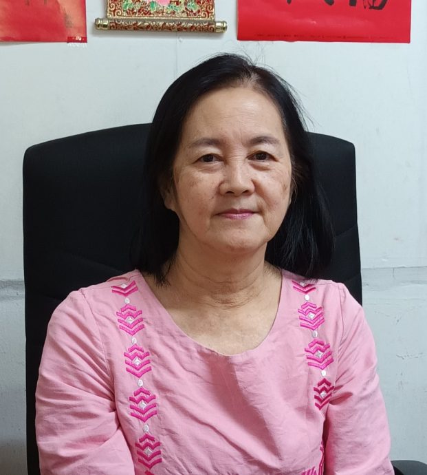 柔:报庆特辑:新山场:派报人说故事:曾碧珍:助夫辞会计公司工作 曾碧珍夫唱妇随投身报业