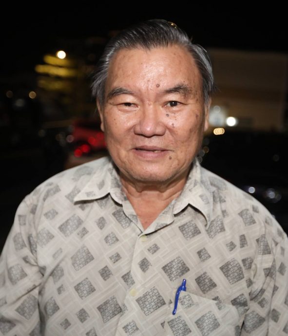 柔:报庆特辑:新山场:派报人说故事:陈明:学校订购华文报 助学生从小养成阅报习惯