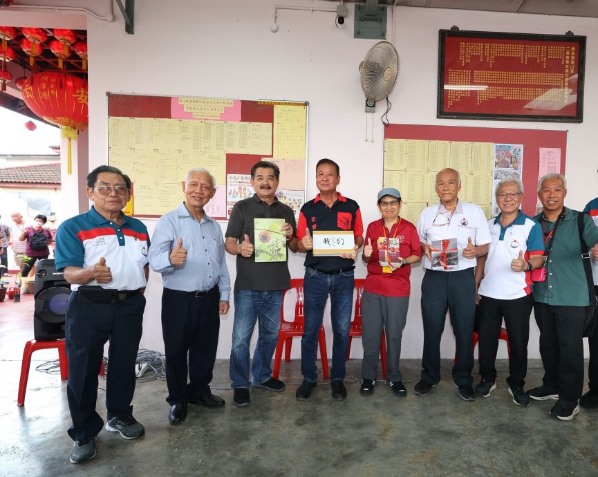 柔：新加坡《联早》率140狮城读者越堤，了解陈厝港历史