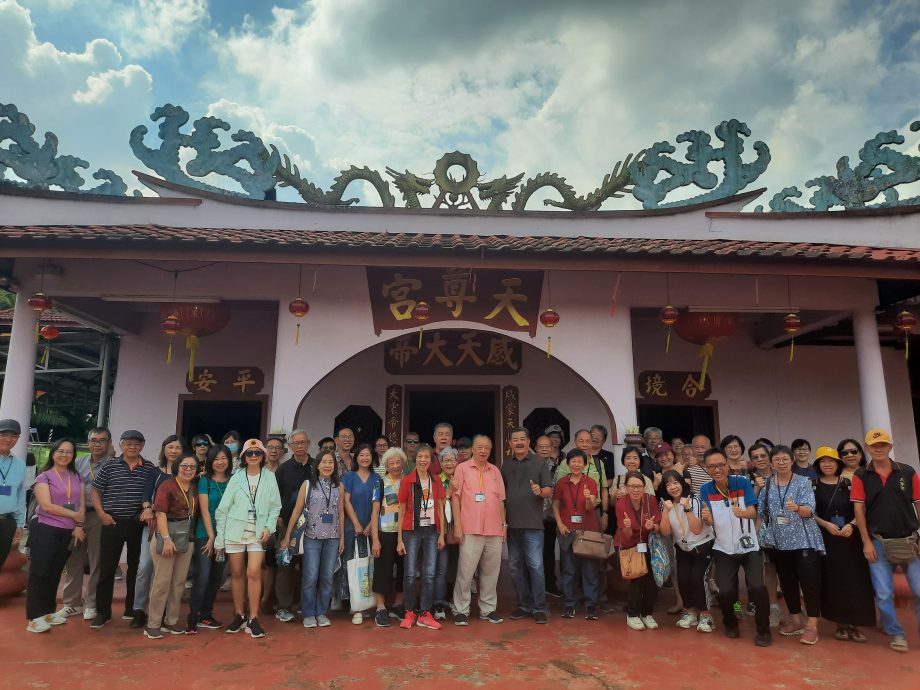 柔：新加坡《联早》率140狮城读者越堤，了解陈厝港历史