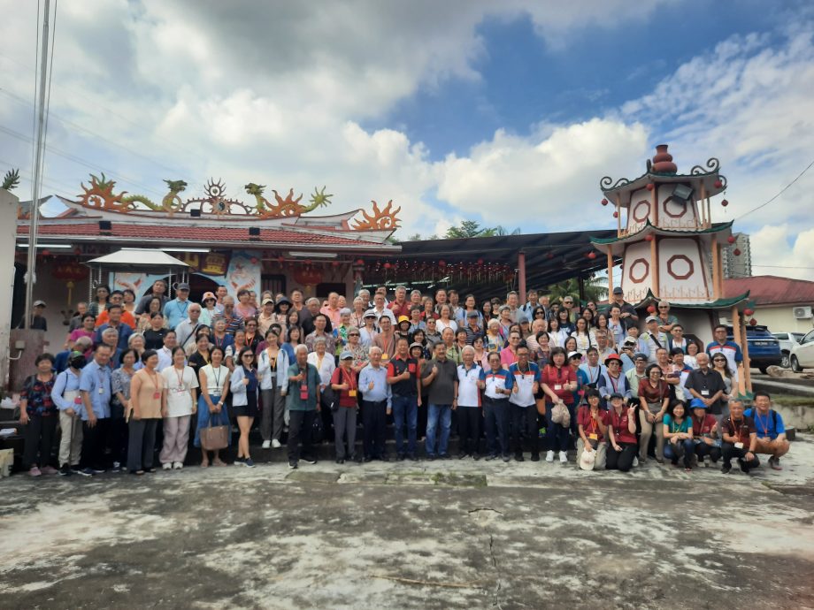 柔：新加坡《联早》率140狮城读者越堤，了解陈厝港历史