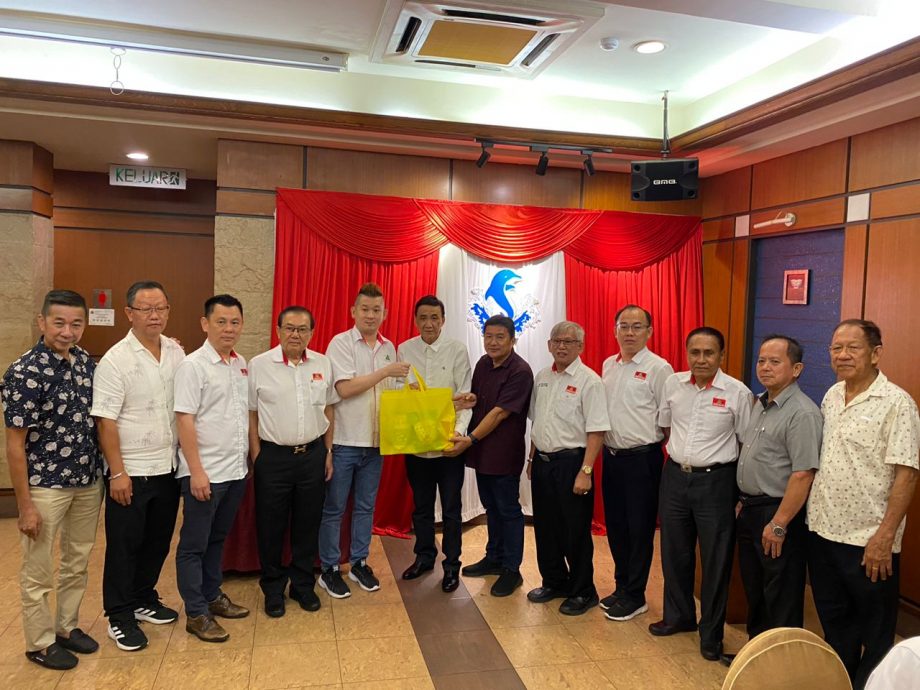 柔:陈振福:调高柴油价不正确,政府应检讨执法准则