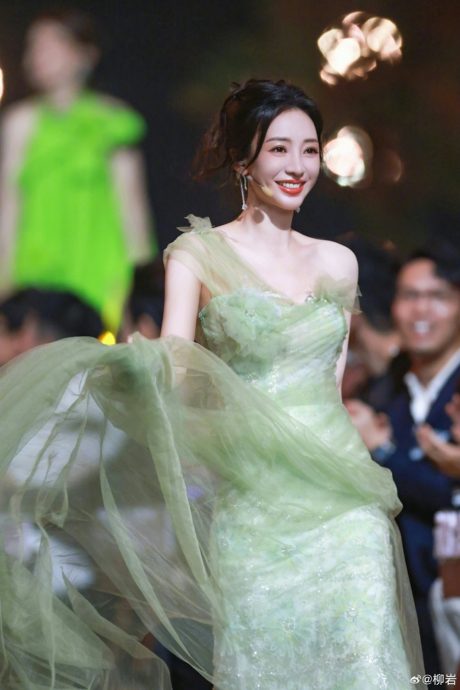 柳岩自曝患子宫肌瘤 4月复发:长到了2.5公分