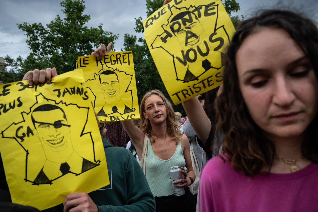 法国极右翼领跑议会选举首轮投票 有民众集会表不满