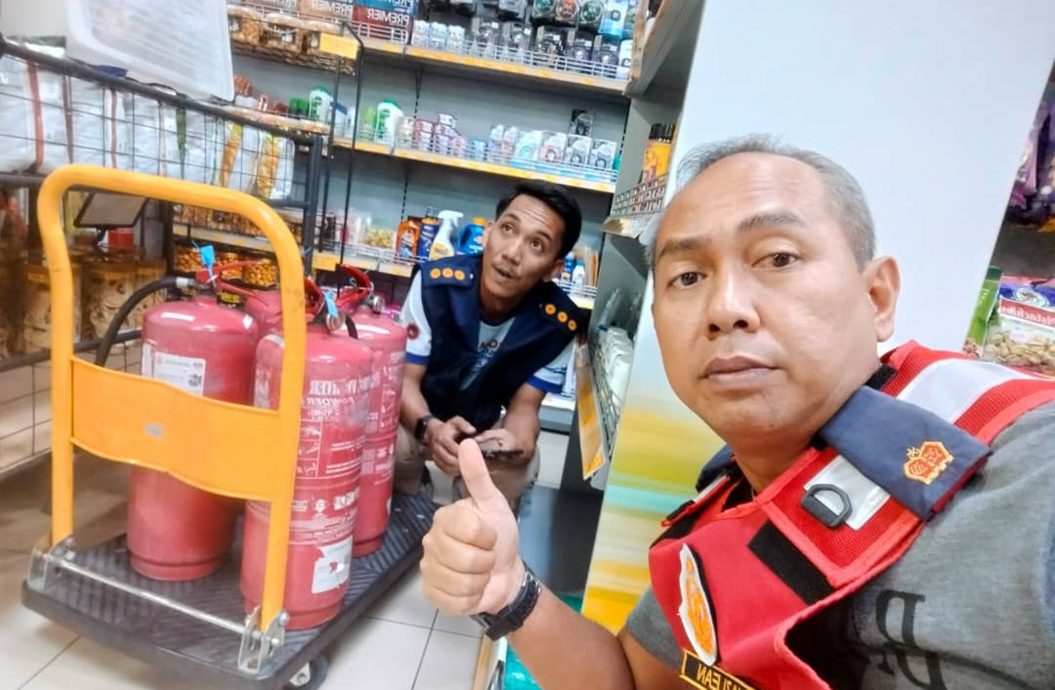 消拯局：确保数量足可使用 查全霹油站灭火器