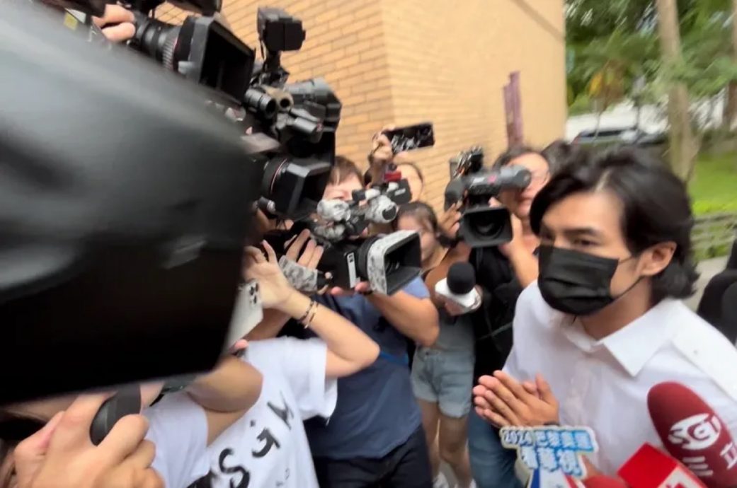 涉妨害性自主|出庭应讯媒体争拍 贺军翔：我看不到路了