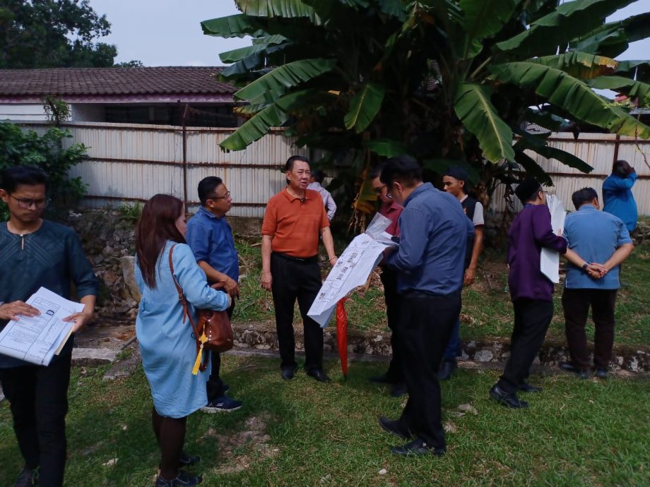 版2头//大都会/张睷洋,重新研究育华中学前面和周遭的排水系统,建议在草场做积水池