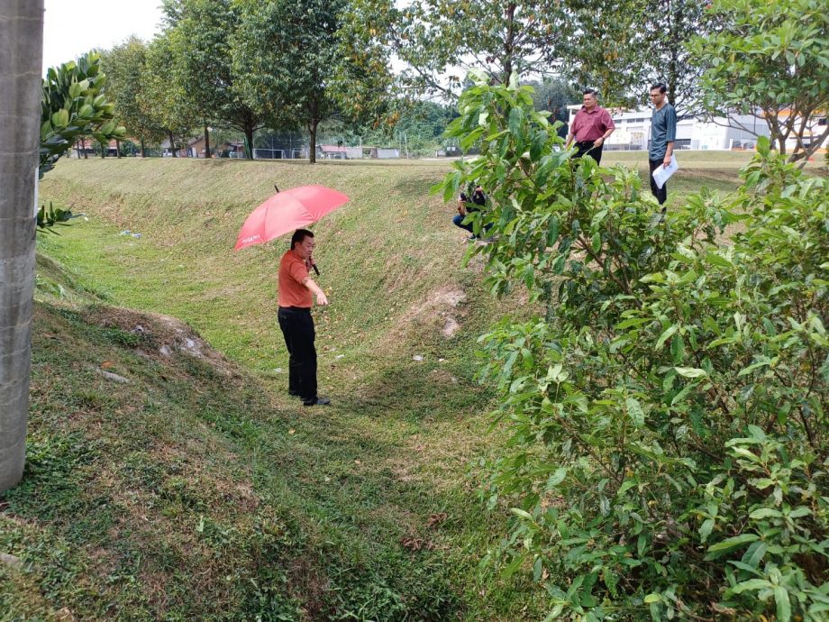 版2头//大都会/张睷洋,重新研究育华中学前面和周遭的排水系统,建议在草场做积水池