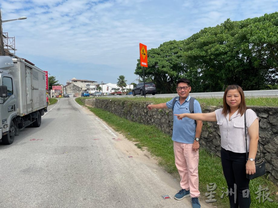 版头-大都会:交通混乱意外频生 村委会盼隆怡旧路改单向/6图