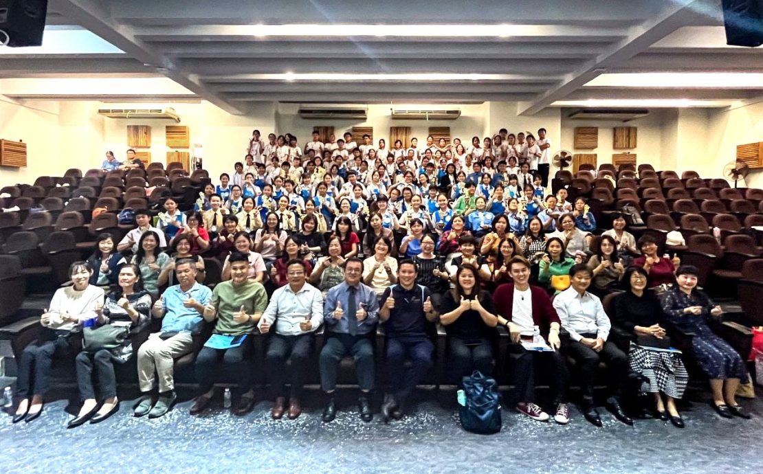 版头-大都会/加影育华华中夺2024年雪州中学华语诗歌朗诵比赛双料冠军/3图