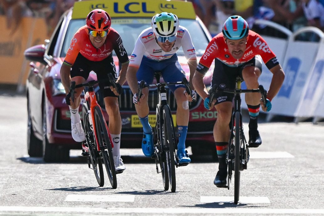 环法脚车赛第18赛段| 最后35公里陷三角战 坎佩纳尔茨脱颖而出