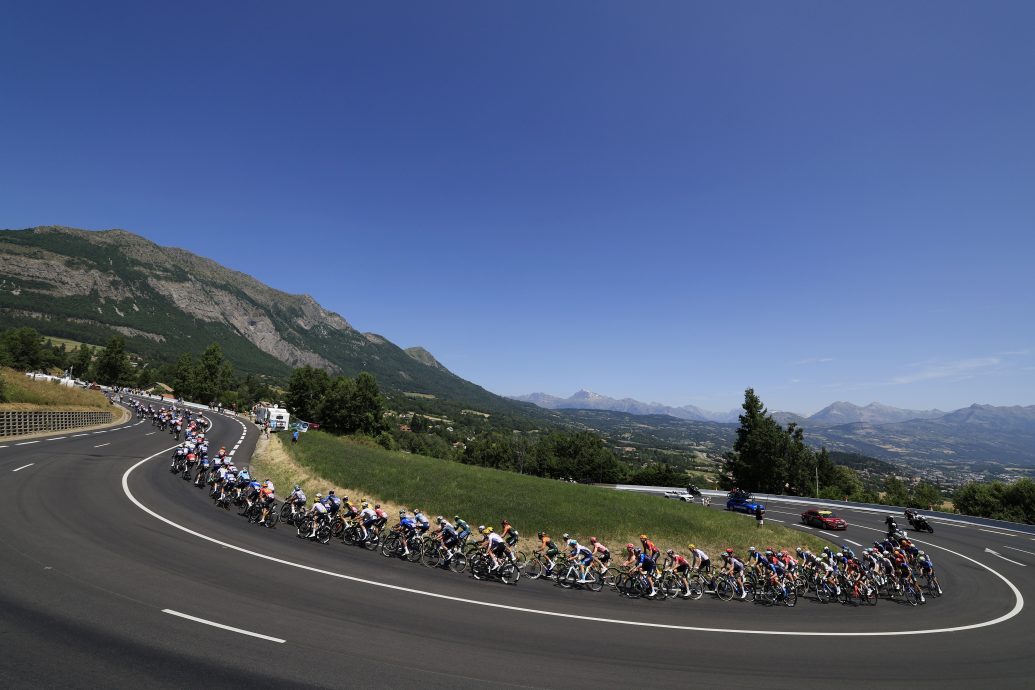 环法脚车赛第18赛段| 最后35公里陷三角战 坎佩纳尔茨脱颖而出