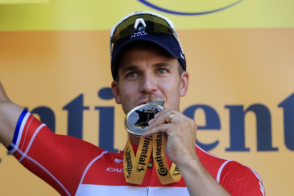 环法脚车赛第6赛段| 电眼决出胜负 格罗内维亨惊险夺冠