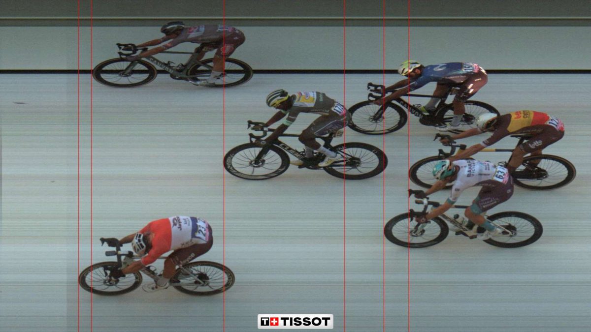 环法脚车赛第6赛段| 电眼决出胜负 格罗内维亨惊险夺冠