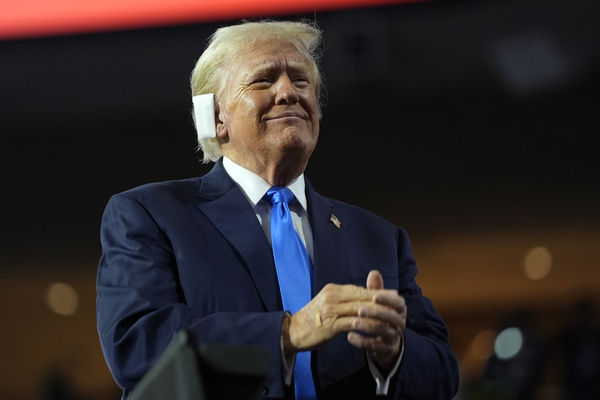 生日许愿“下次射特朗普别失准” 美乐团成员挨轰叫停演出灭火