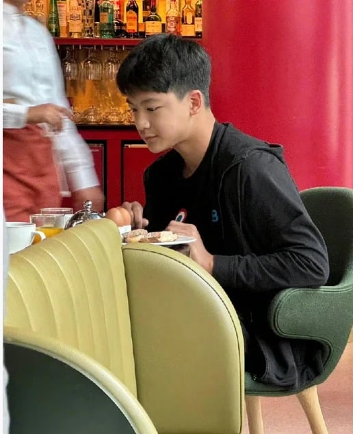 田亮一家三口现身剑桥大学 网猜为女儿留学探路