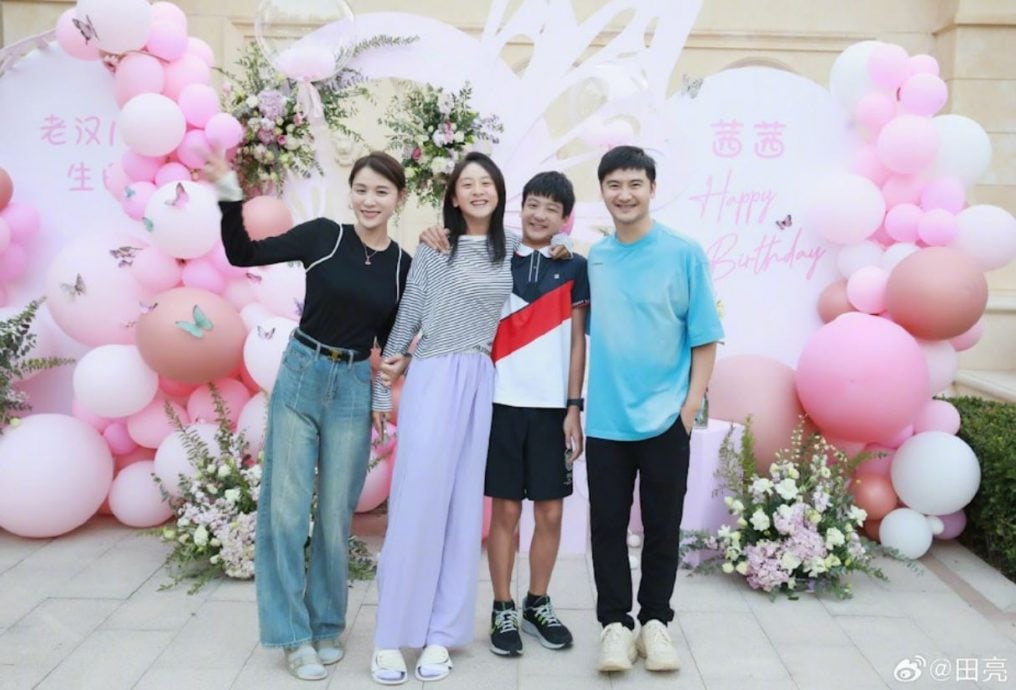 田亮一家三口现身剑桥大学 网猜为女儿留学探路