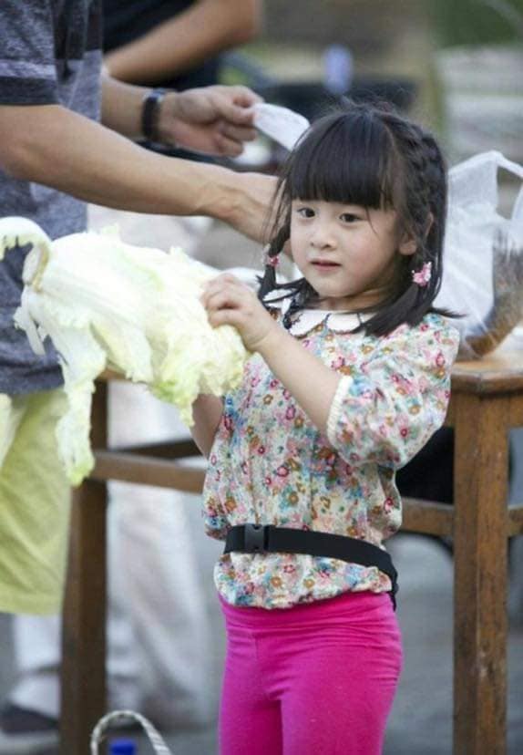 田亮一家三口现身剑桥大学 网猜为女儿留学探路