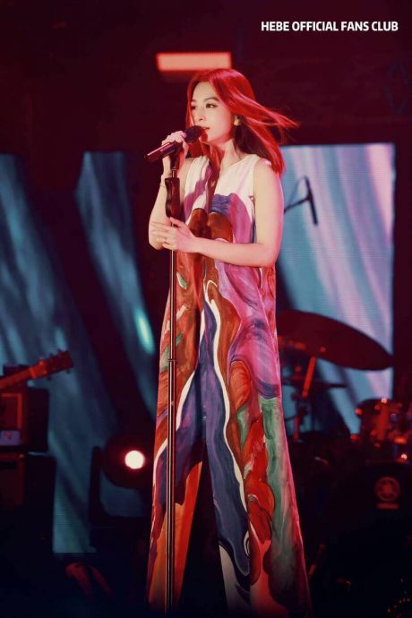 田馥甄新造型香港开唱 甩发问粉丝“喜欢吗”