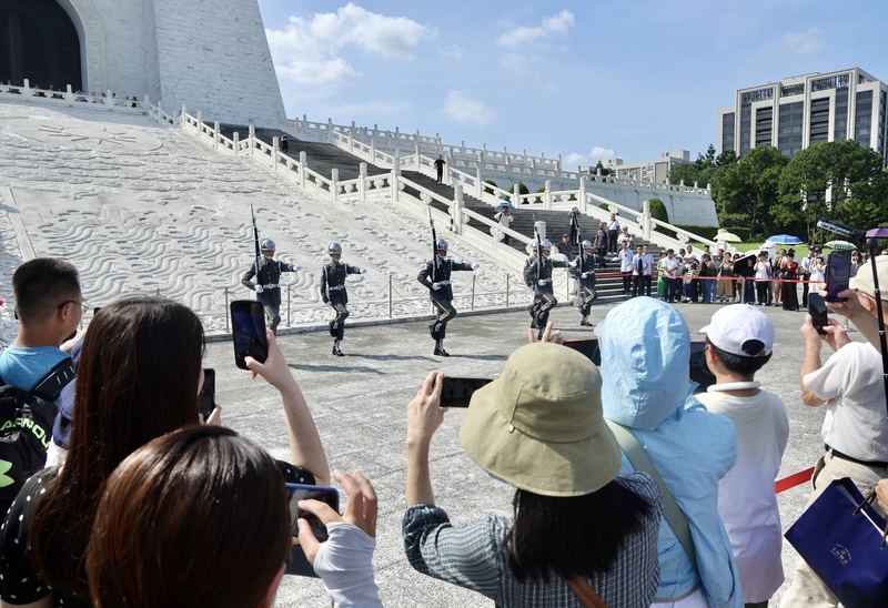 看世界 台三军仪仗队训练展示今首度移至民主大道