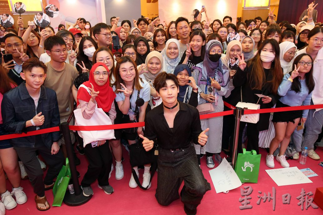 粉丝见面会|上演霸道总裁情节 邢昭林壁咚求婚宠粉