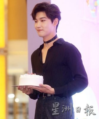 粉丝见面会|上演霸道总裁情节 邢昭林壁咚求婚宠粉