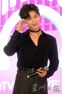 粉丝见面会|上演霸道总裁情节 邢昭林壁咚求婚宠粉