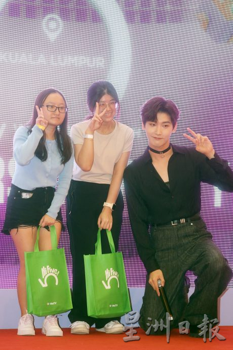 粉丝见面会|上演霸道总裁情节 邢昭林壁咚求婚宠粉