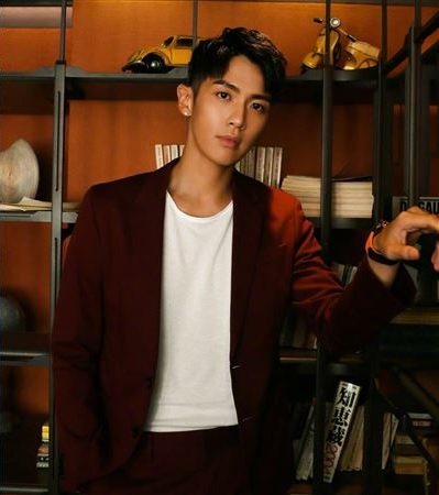 舒华晒美照发“示爱文” 柯震东留言放闪被出征