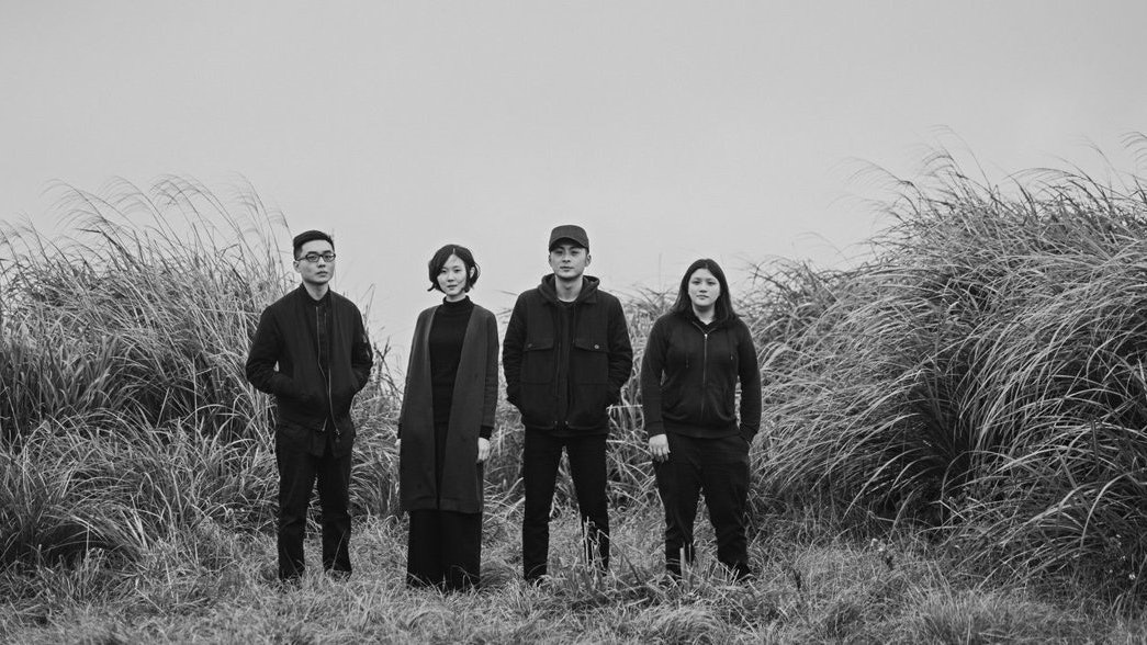 草东中国开唱场面混乱 台下举旗放火惊动警方