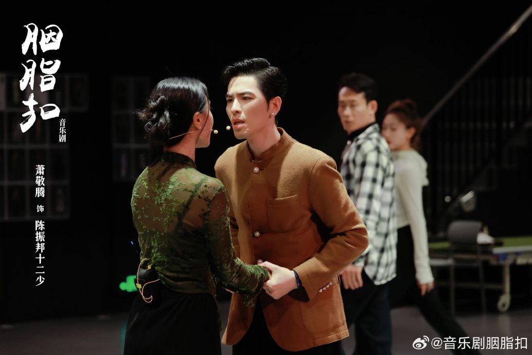 萧敬腾音乐剧谢幕爆哭 不慎把鼻涕吃进口