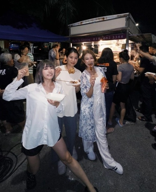 袁咏仪现身婴儿用品店被捕获 剧组天天开大食会不怕饿到