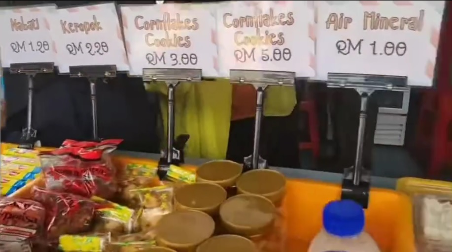 视频|学校食堂业者不满老师抢生意 “他们有打伤寒疫苗?