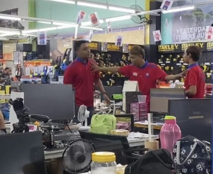 视频|生日被员工“恶作剧” 女老板感动哭了