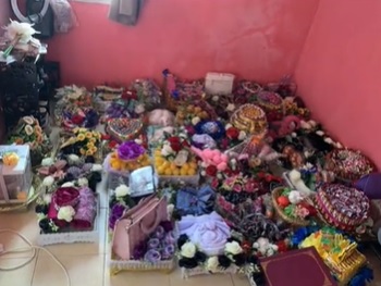 视频|订婚男方亲友送礼摆满屋内 新娘意外：“说好9份变70份”