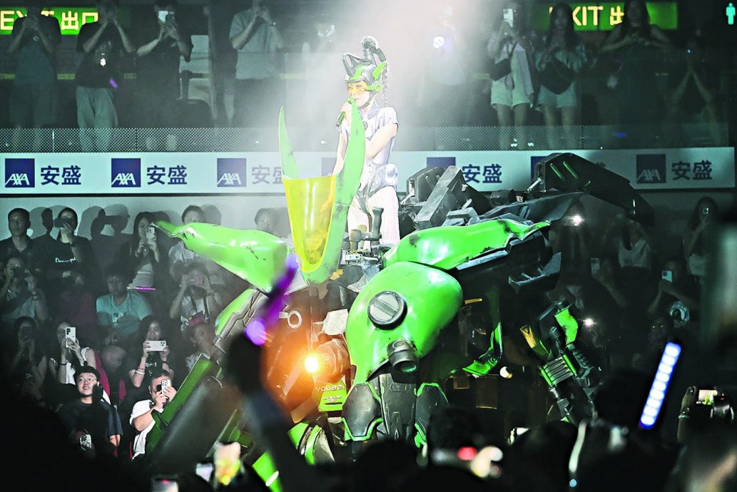 许志安挺过偷吃风波 任郑秀文演唱会嘉宾合唱