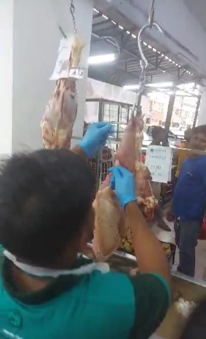 请签发-大都会13/新张迷你超市涉走廊宰鸡鱼,移民局扫荡扣逾60名外劳/4图