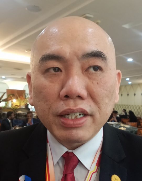 请签发。州议会3/刘永山：议员抵触皇室敏感言论无免控权