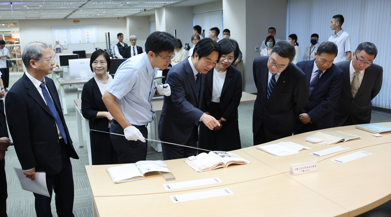 赖清德看禁书列表 射雕英雄传被禁和毛泽东有关