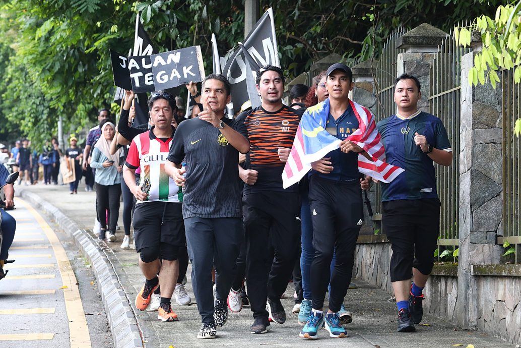 赛沙迪抵达国会大厦外 :麻坡行动筹得约16万令吉