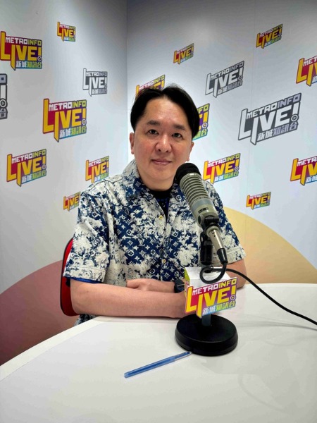 邓兆尊有四奶? 挽手逛街态度亲昵