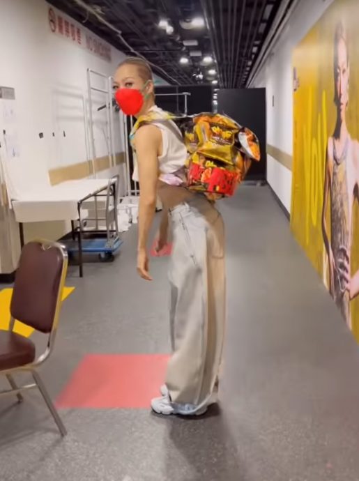 郑秀文合唱失控爆哭 许志安微笑点头回应